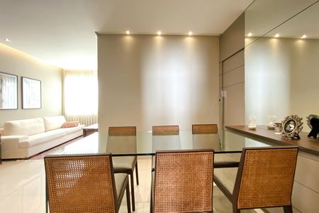 Apartamento à venda com 80m², 3 quartos e 2 vagas Apartamento à venda com 80m², 3 quartos e 2 vagasSala de Jantar