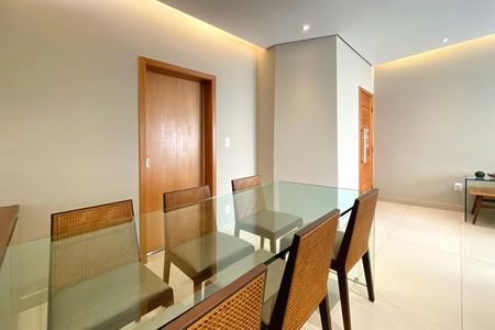 Apartamento à venda com 80m², 3 quartos e 2 vagas Apartamento à venda com 80m², 3 quartos e 2 vagasSala de Jantar