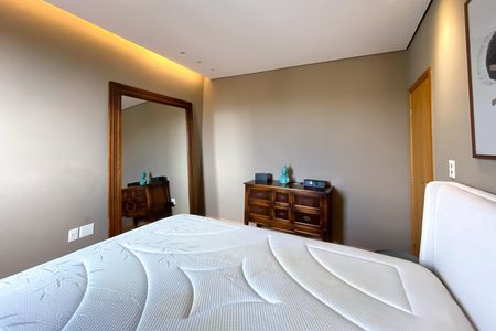 Apartamento à venda com 80m², 3 quartos e 2 vagas Apartamento à venda com 80m², 3 quartos e 2 vagasSuite