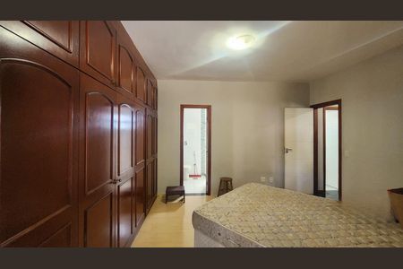 Casa à venda com 450m², 4 quartos e 4 vagas