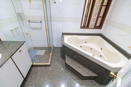 Casa à venda com 241m², 3 quartos e 3 vagas