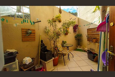 Casa de condomínio à venda com 73m², 2 quartos e 1 vaga