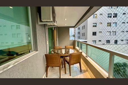 Apartamento à venda com 105m², 3 quartos e 2 vagas Apartamento à venda com 105m², 3 quartos e 2 vagasVaranda