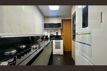 Apartamento à venda com 105m², 3 quartos e 2 vagas Apartamento à venda com 105m², 3 quartos e 2 vagasCozinha