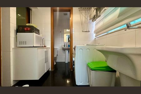 Apartamento à venda com 105m², 3 quartos e 2 vagas Apartamento à venda com 105m², 3 quartos e 2 vagasÁrea de serviço