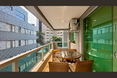 Apartamento à venda com 105m², 3 quartos e 2 vagas Apartamento à venda com 105m², 3 quartos e 2 vagasVaranda