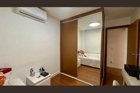 Apartamento à venda com 105m², 3 quartos e 2 vagas Apartamento à venda com 105m², 3 quartos e 2 vagasQuarto