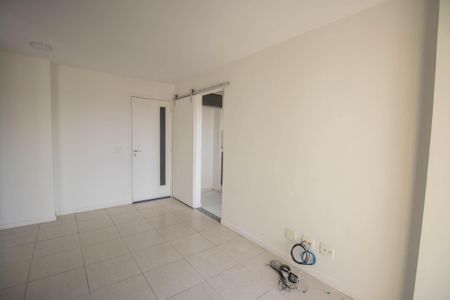 Sala de apartamento para alugar com 2 quartos, 55m² em Maria Paula, São Gonçalo