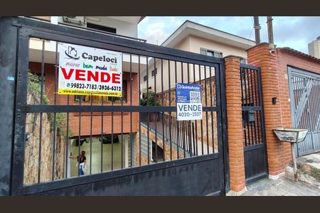 Casa à venda com 250m², 4 quartos e 7 vagas Casa à venda com 250m², 4 quartos e 7 vagasFachada