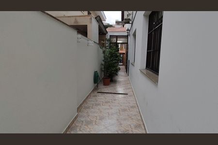Casa à venda com 250m², 4 quartos e 7 vagas Casa à venda com 250m², 4 quartos e 7 vagasCorredor