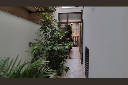 Casa à venda com 250m², 4 quartos e 7 vagas Casa à venda com 250m², 4 quartos e 7 vagasCorredor