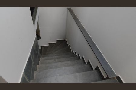 Casa à venda com 250m², 4 quartos e 7 vagas Casa à venda com 250m², 4 quartos e 7 vagasCorredor