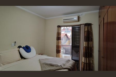Casa à venda com 250m², 4 quartos e 7 vagas Casa à venda com 250m², 4 quartos e 7 vagasQuarto