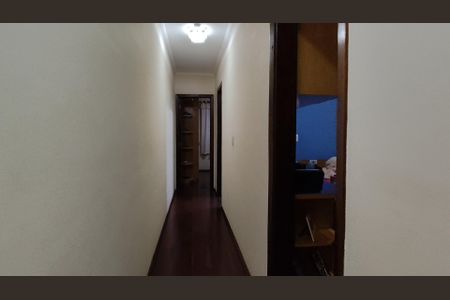 Casa à venda com 250m², 4 quartos e 7 vagas Casa à venda com 250m², 4 quartos e 7 vagasCorredor