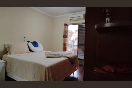 Casa à venda com 250m², 4 quartos e 7 vagas Casa à venda com 250m², 4 quartos e 7 vagasQuarto