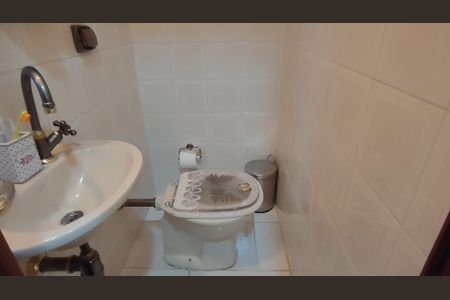 Casa à venda com 250m², 4 quartos e 7 vagas Casa à venda com 250m², 4 quartos e 7 vagasLavabo