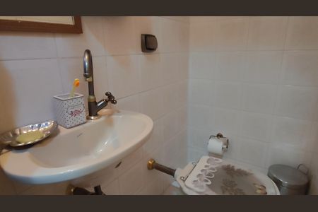 Casa à venda com 250m², 4 quartos e 7 vagas Casa à venda com 250m², 4 quartos e 7 vagasLavabo