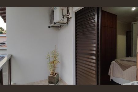 Casa à venda com 250m², 4 quartos e 7 vagas Casa à venda com 250m², 4 quartos e 7 vagasVaranda do Quarto