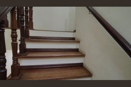 Casa à venda com 250m², 4 quartos e 7 vagas Casa à venda com 250m², 4 quartos e 7 vagasCorredor