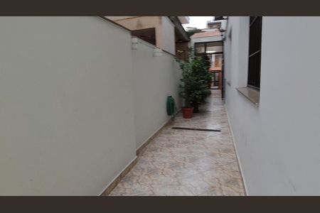 Casa à venda com 250m², 4 quartos e 7 vagas Casa à venda com 250m², 4 quartos e 7 vagasCorredor