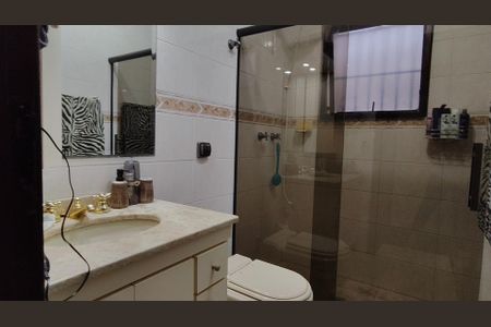 Casa à venda com 250m², 4 quartos e 7 vagas Casa à venda com 250m², 4 quartos e 7 vagasBanheiro social