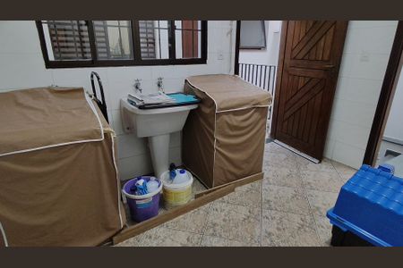 Casa à venda com 250m², 4 quartos e 7 vagas Casa à venda com 250m², 4 quartos e 7 vagasCozinha
