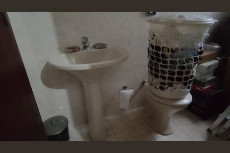 Casa à venda com 250m², 4 quartos e 7 vagas Casa à venda com 250m², 4 quartos e 7 vagasBanheiro de serviço