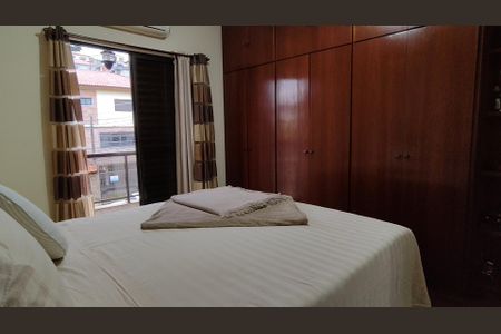 Casa à venda com 250m², 4 quartos e 7 vagas Casa à venda com 250m², 4 quartos e 7 vagasQuarto