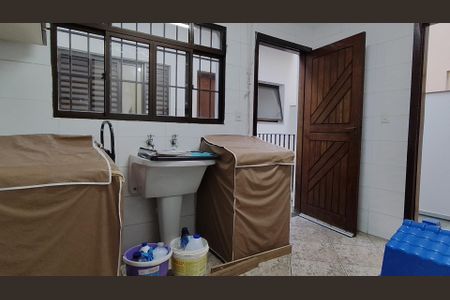 Casa à venda com 250m², 4 quartos e 7 vagas Casa à venda com 250m², 4 quartos e 7 vagasCozinha