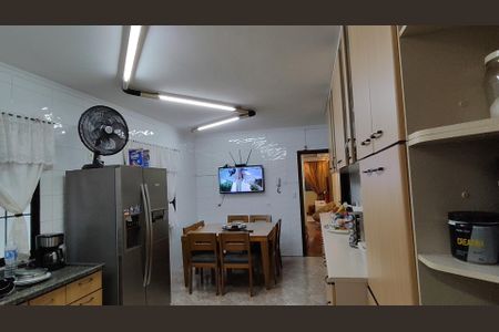Casa à venda com 250m², 4 quartos e 7 vagas Casa à venda com 250m², 4 quartos e 7 vagasCozinha