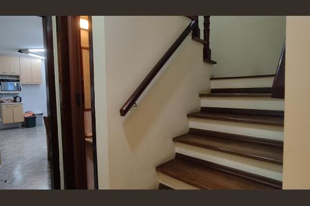 Casa à venda com 250m², 4 quartos e 7 vagas Casa à venda com 250m², 4 quartos e 7 vagasCorredor