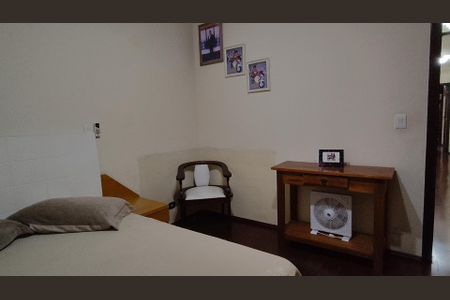Casa à venda com 250m², 4 quartos e 7 vagas Casa à venda com 250m², 4 quartos e 7 vagasSuíte