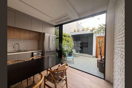 Casa à venda com 2 quartos, 160m² em Vila Bertioga, São Paulo