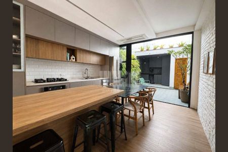 Casa à venda com 2 quartos, 160m² em Vila Bertioga, São Paulo