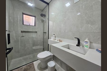 Casa de condomínio à venda com 396m², 3 quartos e 5 vagas Casa de condomínio à venda com 396m², 3 quartos e 5 vagasBanheiro