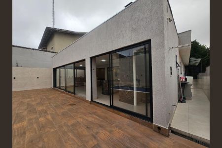 Casa de condomínio à venda com 396m², 3 quartos e 5 vagas Casa de condomínio à venda com 396m², 3 quartos e 5 vagasÁrea Externa