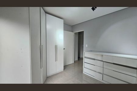 Casa de condomínio à venda com 396m², 3 quartos e 5 vagas Casa de condomínio à venda com 396m², 3 quartos e 5 vagasQuarto