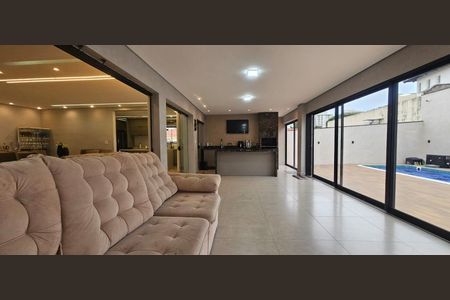 Casa de condomínio à venda com 396m², 3 quartos e 5 vagas Casa de condomínio à venda com 396m², 3 quartos e 5 vagasSala