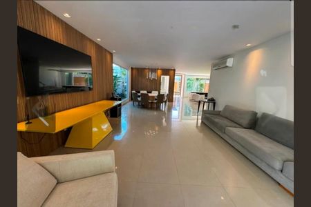 Casa à venda com 700m², 4 quartos e 2 vagas