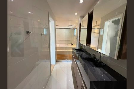 Casa à venda com 700m², 4 quartos e 2 vagas
