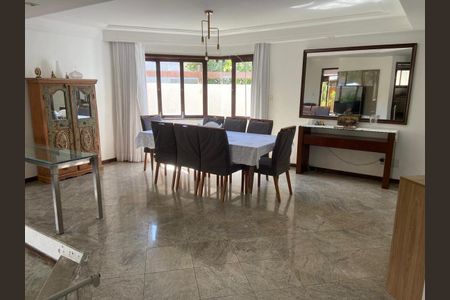 Casa para alugar com 390m², 5 quartos e 3 vagasSala