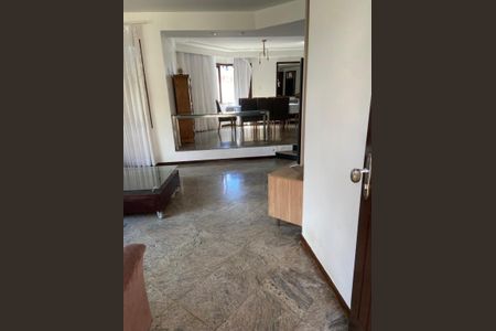 Casa para alugar com 390m², 5 quartos e 3 vagasSala