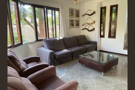 Casa para alugar com 390m², 5 quartos e 3 vagasSala
