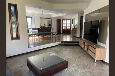 Casa para alugar com 390m², 5 quartos e 3 vagasSala