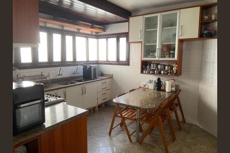 Casa para alugar com 390m², 5 quartos e 3 vagasCozinha