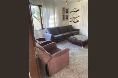 Casa para alugar com 390m², 5 quartos e 3 vagasSala