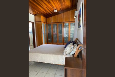 Casa para alugar com 390m², 5 quartos e 3 vagasQuarto