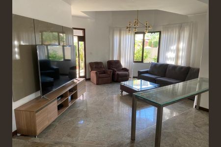 Casa para alugar com 390m², 5 quartos e 3 vagasSala