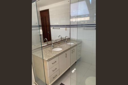 Casa para alugar com 390m², 5 quartos e 3 vagasBanheiro