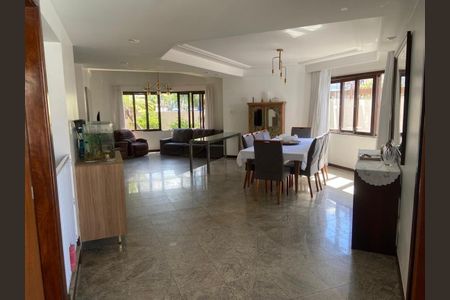 Casa para alugar com 390m², 5 quartos e 3 vagasSala